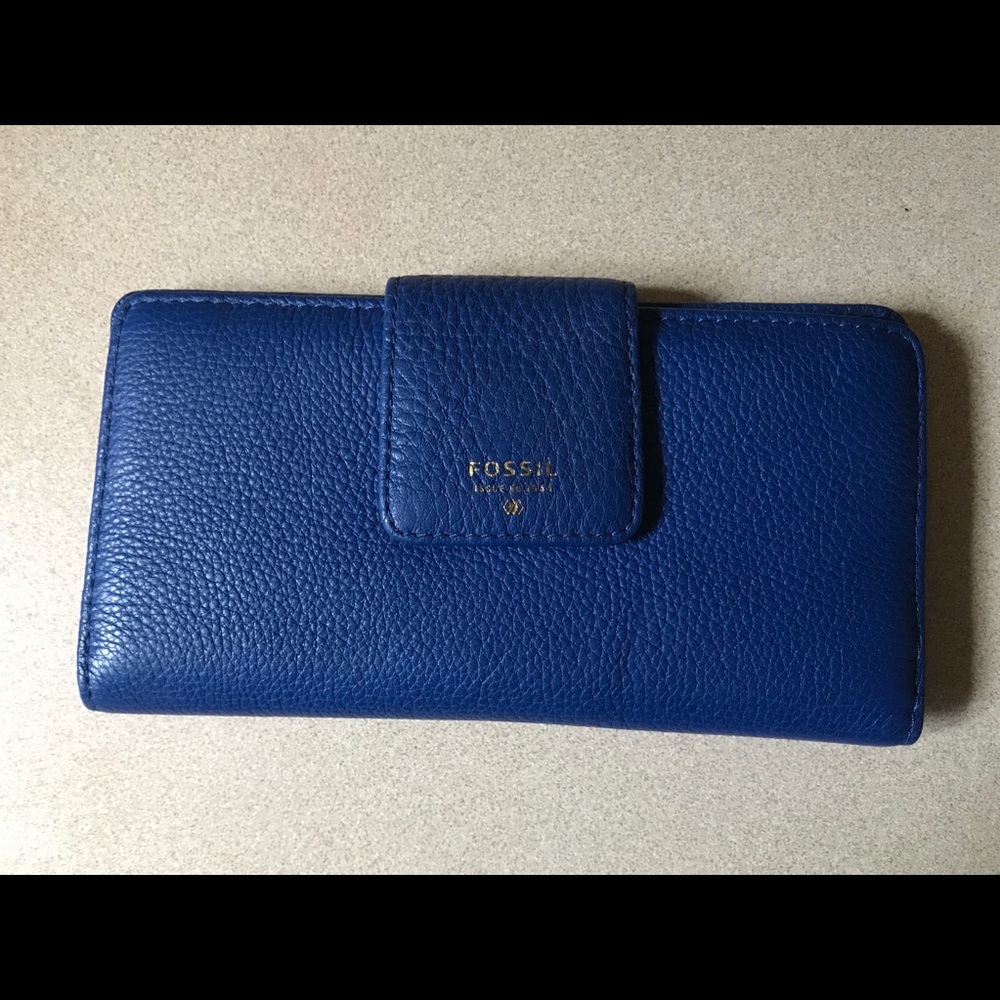 NWOT blue fossil wallet